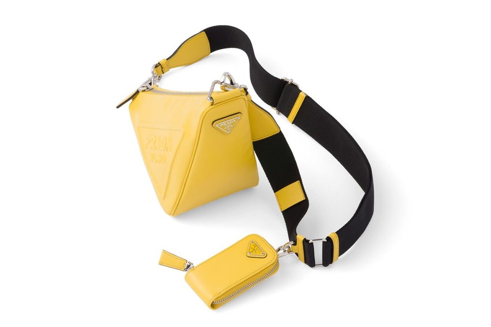 Prada giới thiệu dòng túi Triangle Bag mới nhất với 4 gam màu rực rỡ