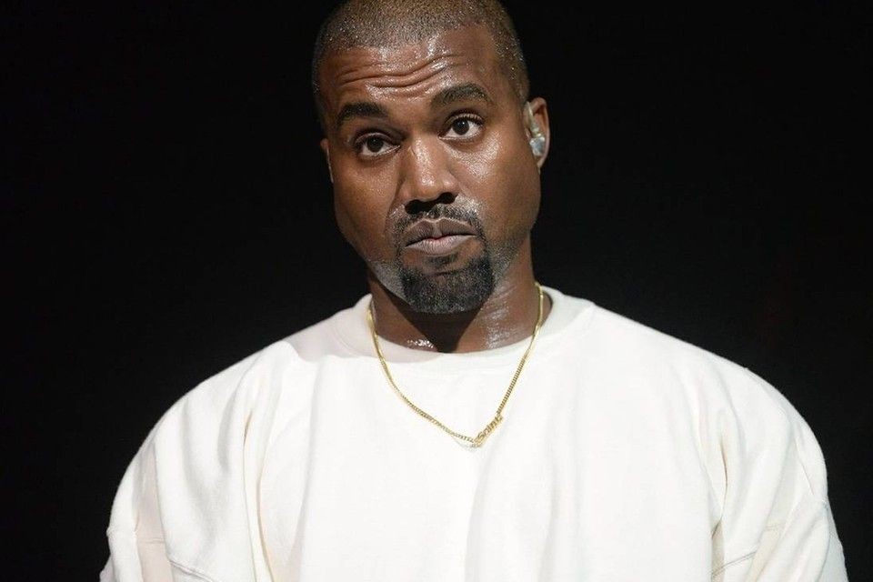 Thương hiệu Balenciaga “chia tay” Kanye West?