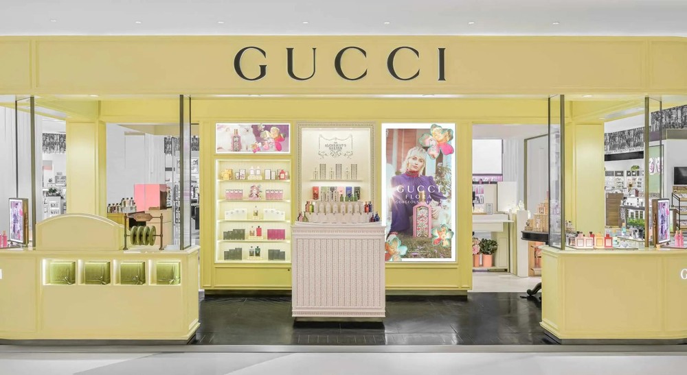 Gian hàng Gucci Beauty Crescent Mall gian hàng thứ 3 tại Việt Nam