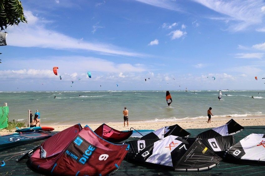Những màn biểu diễn lướt ván diều mãn nhãn trên biển Ninh Thuận