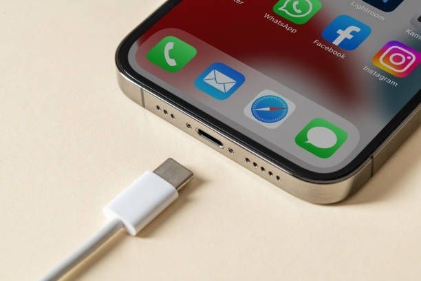 Hạn chót để Apple chuyển sang chuẩn USB-C cho iPhone theo luật mới EU