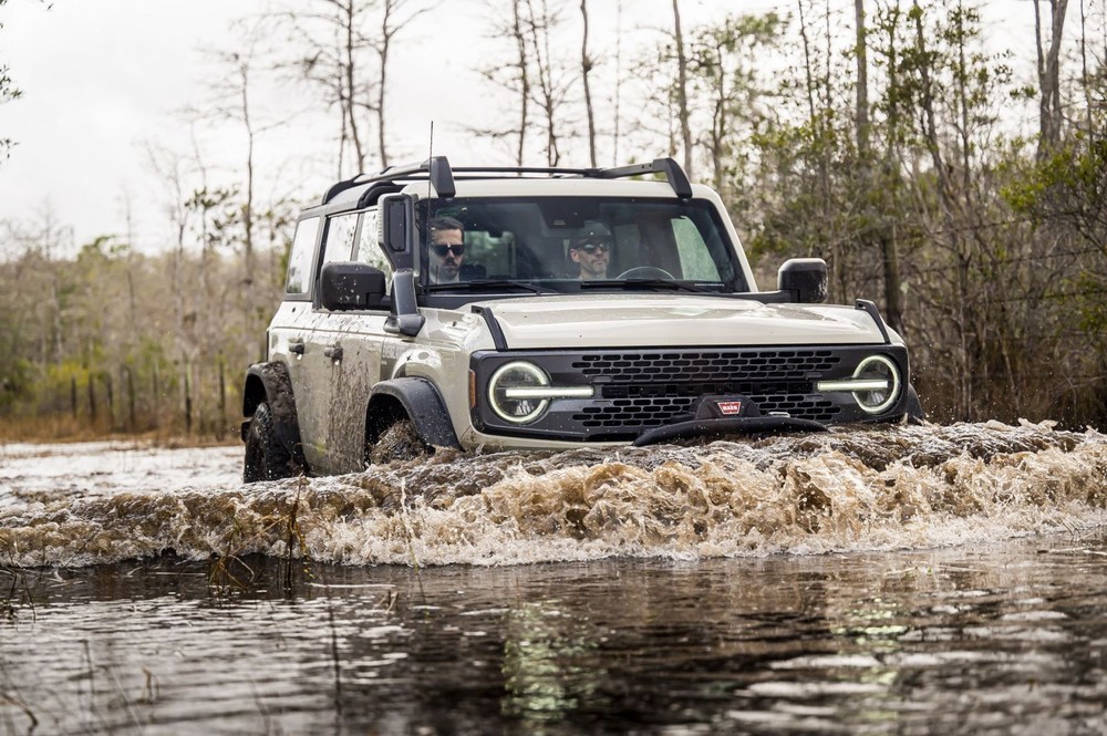Ford Bronco Everglades 2022 ra mắt với khả năng off-road ở cả đường ngập lụt