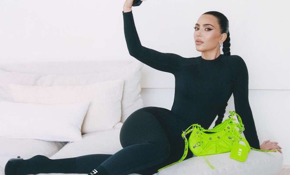 Kim Kardashian là “ngôi sao” của chiến dịch Balenciaga mới