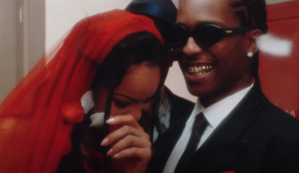 A$AP Rocky và Rihanna rạng ngời hạnh phúc trong MV “D.M.B.”
