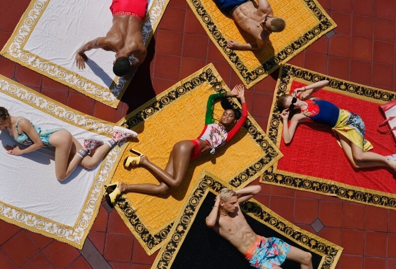 Chiến dịch quảng bá BST swimwear mới từ các nhà mốt xa xỉ