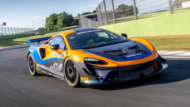 McLaren Artura GT4: Tân binh sáng giá của đội xe đua chuyên nghiệp