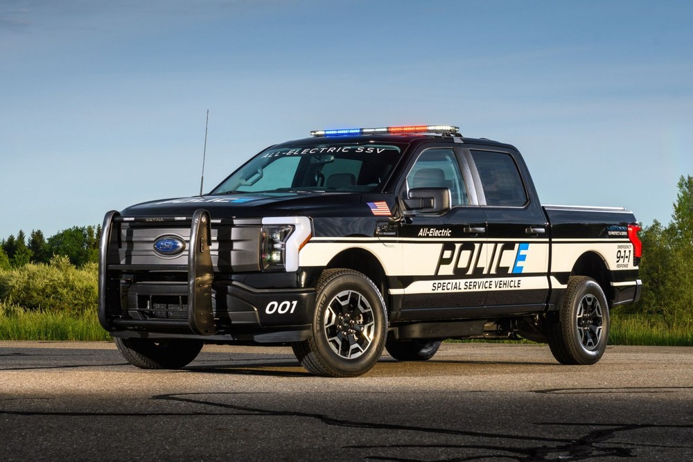 Ford F-150 Lightning Pro SSV 2023 – Xe bán tải điện 580 mã lực dành cho cảnh sát
