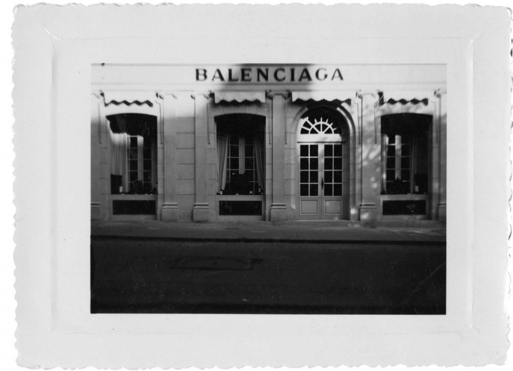 Balenciaga mở cửa flagship haute couture đầu tiên tại Paris
