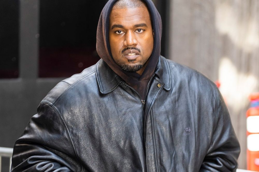 Kanye West đăng ký bản quyền cho một logo thời trang mới