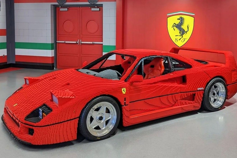 LEGO Ferrari F40 kích thước thật được trưng bày tại LEGOLAND California