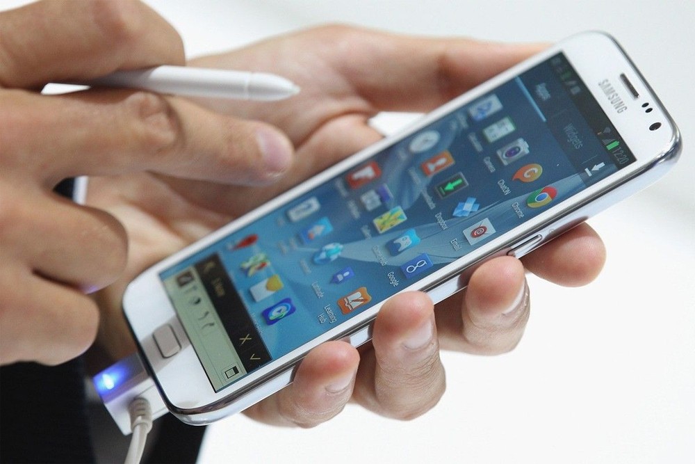“Bắt chước” Apple, Samsung Group có kế hoạch ngừng cung cấp phụ kiện sạc đi kèm điện thoại