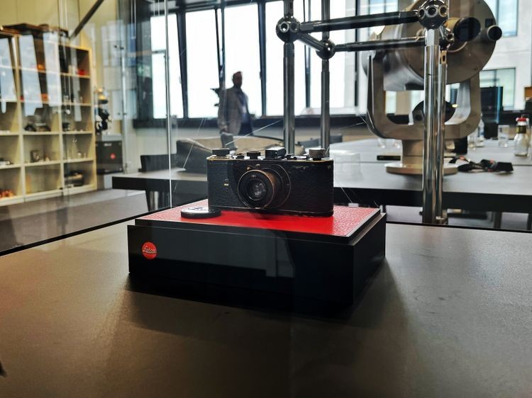 Leica Prototype được bán với giá kỷ lục 15 triệu USD tại phiên đấu giá