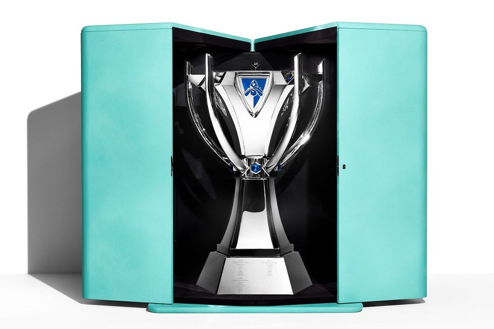 Tiffany & Co. lần đầu tiết lộ cúp vô địch thế giới 'Liên minh huyền thoại'