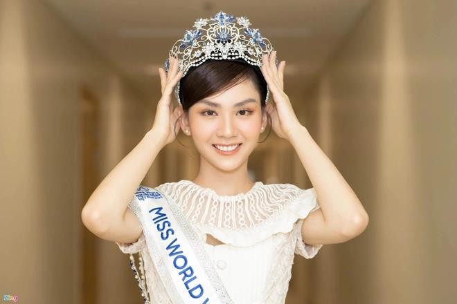 Miss World Vietnam 2022 bán đấu giá chiếc vương miện gây tranh cãi