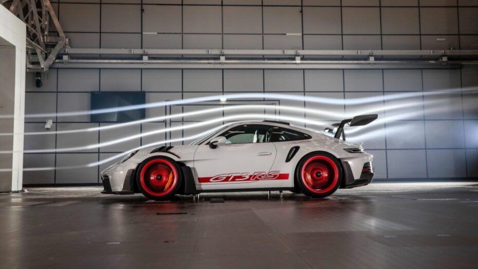 Porsche 911 GT3 RS 2023: Xe đua đường phố hấp dẫn