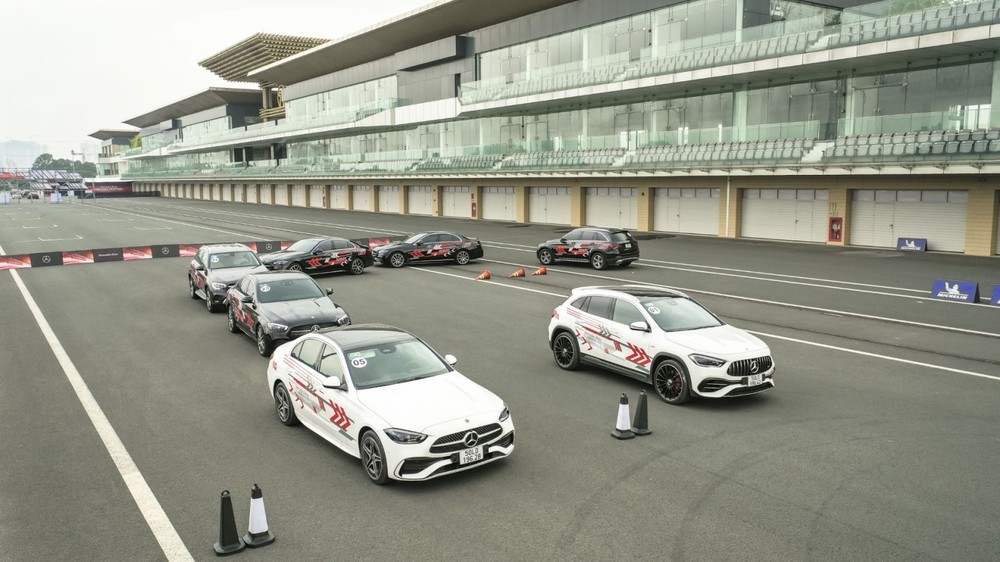 Mercedes-Benz Driving Festival 2022 trải nghiệm trên đường đua F1