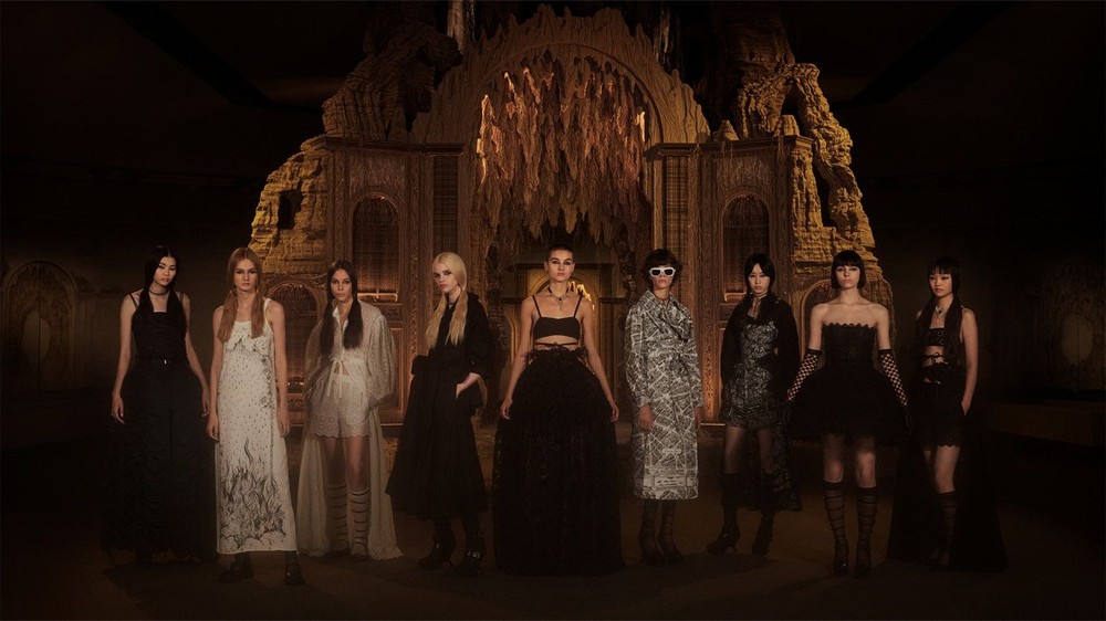 Dior Xuân Hè 2023: Hoài niệm hình ảnh nữ quyền