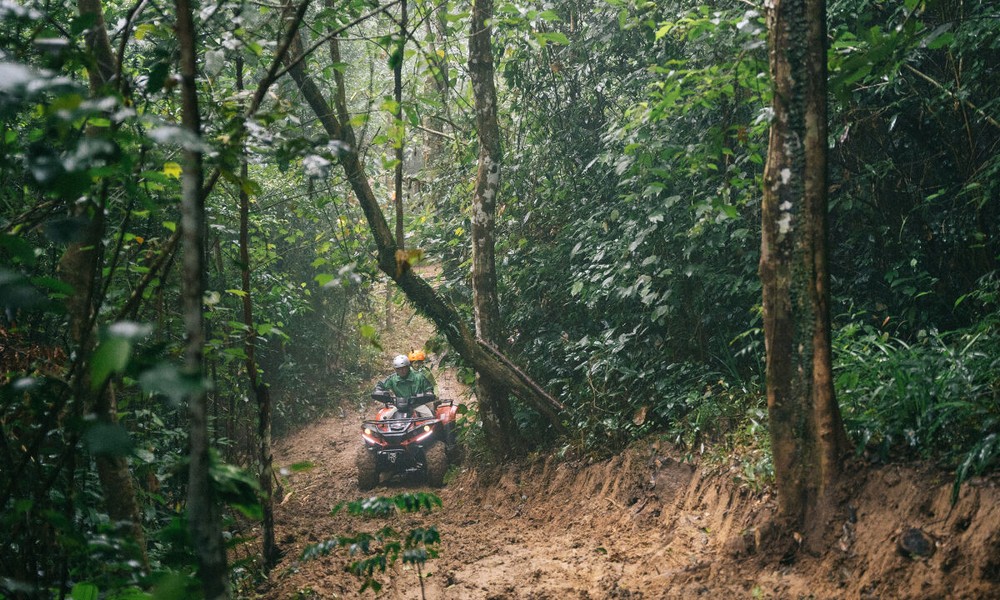 Lái xe địa hình khám phá rừng lim và 'nhà của Kong'
