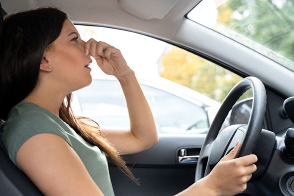 Nguyên nhân khiến mùi xăng sống xuất hiện trên xe ô tô