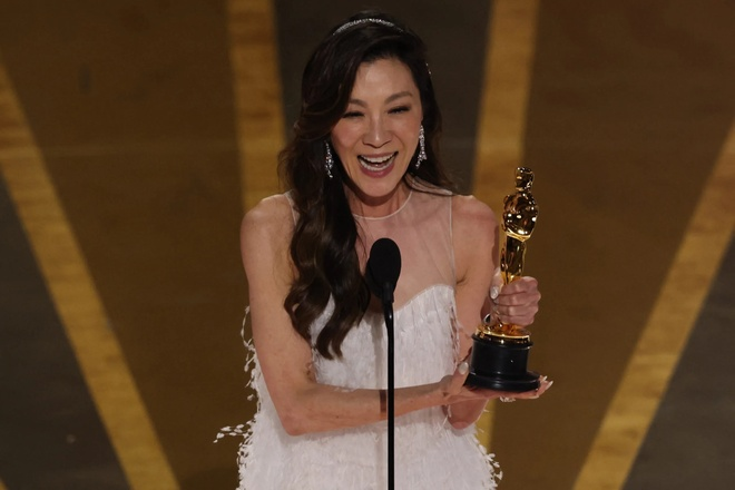 Lịch sử gọi tên khi Dương Tử Quỳnh đoạt giải Oscar 2023