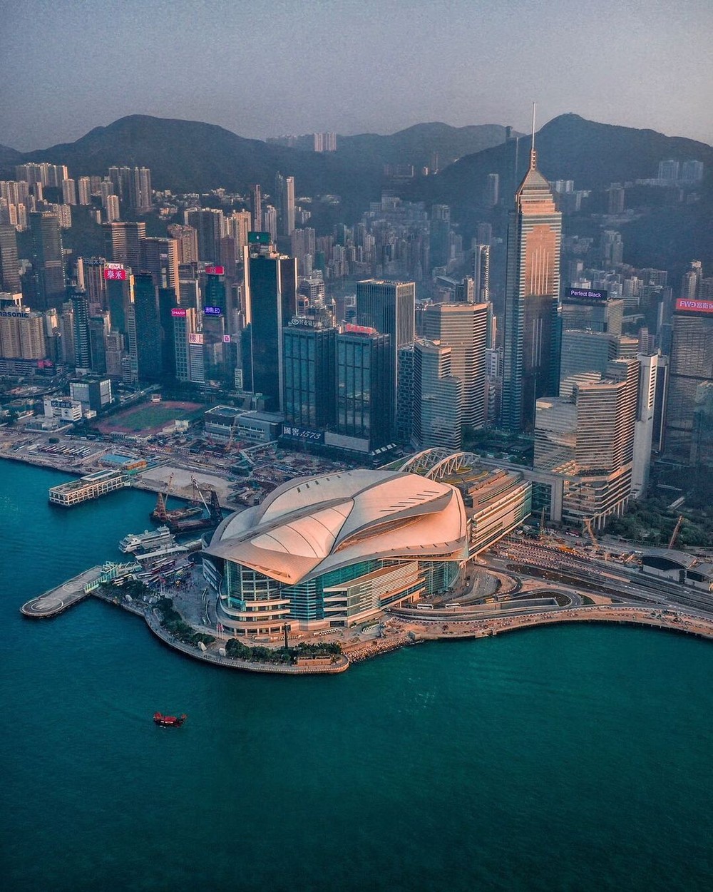 Tour Hong Kong 5N4Đ: Lạc bước giữa “Hòn ngọc Phương Đông” của châu Á