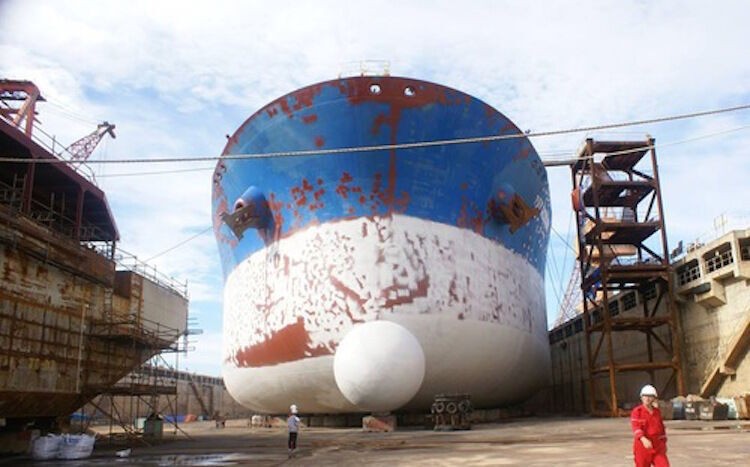Lỗ nặng, nhà máy đóng tàu Dung Quất bên bờ phá sản