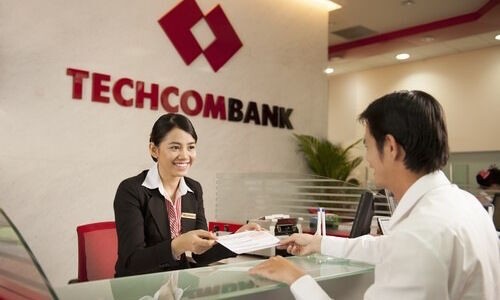 Techcombank có chịu sức ép niêm yết?