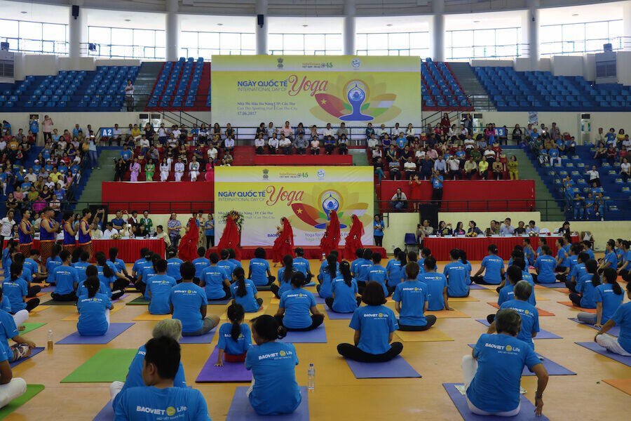 Gần 3.000 người đồng diễn Yoga kỉ niệm ngày Quốc tế Yoga