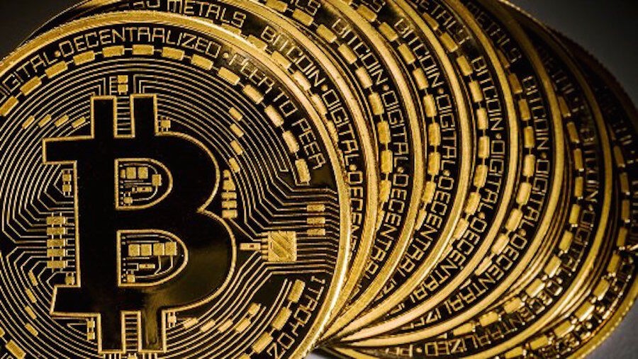 Bitcoin phục hồi lại mức 4.520 USD sau đợt giảm mạnh