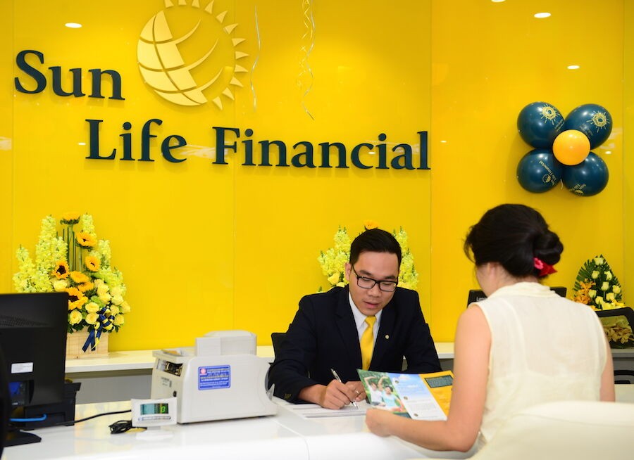 Sun Life Việt Nam đạt Giải thưởng “Công ty bảo hiểm tăng trưởng nhanh nhất - Việt Nam 2017”