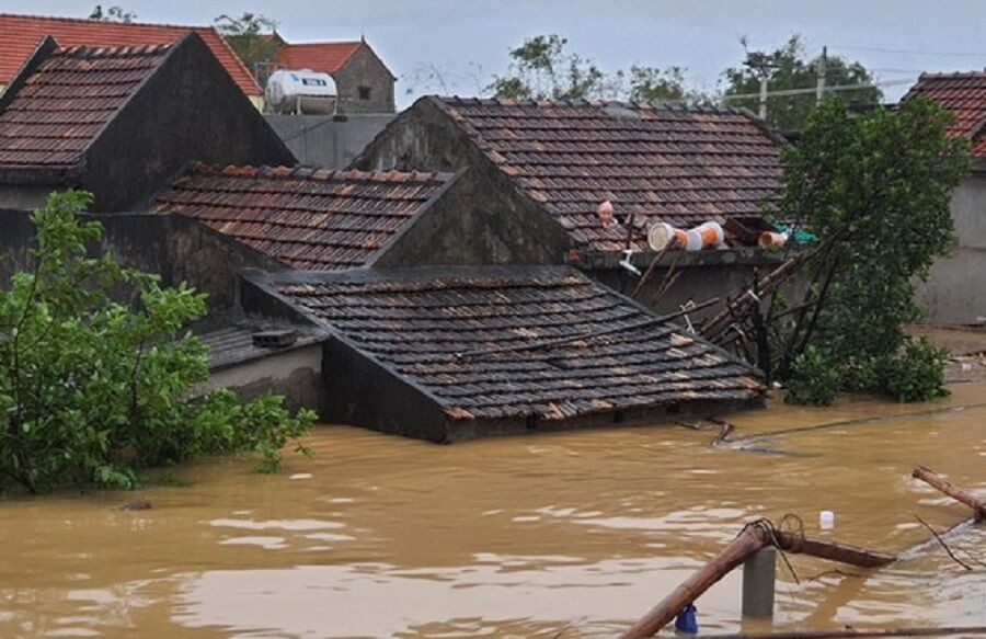 Quảng Bình: 100.000 ngôi nhà bị ngập sâu trong lũ