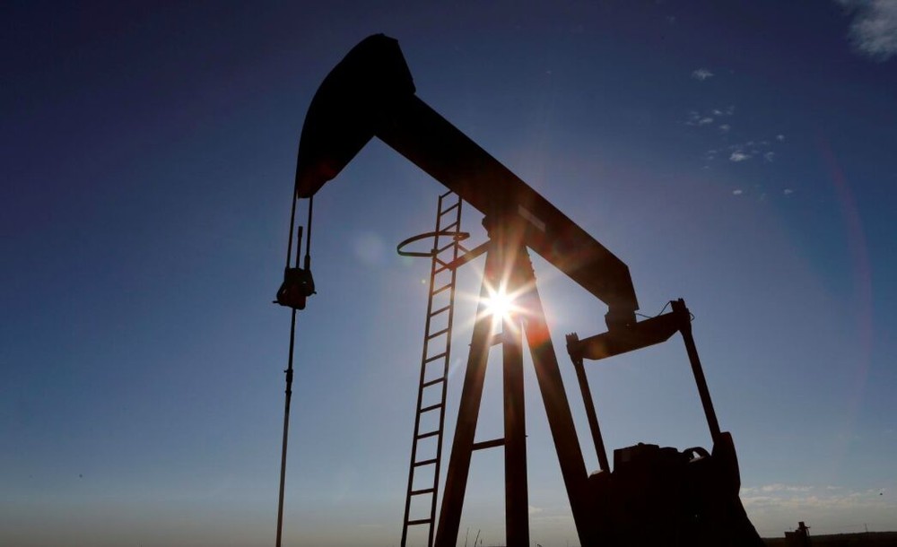 Giá dầu thế giới sụt giảm trong ngày thứ tư liên tiếp do lo ngại về làn sóng Covid-19 gia tăng