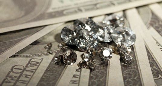 Bất chấp Covid-19, giới thượng lưu Mỹ còn “mạnh tay” mua kim cương hơn trước