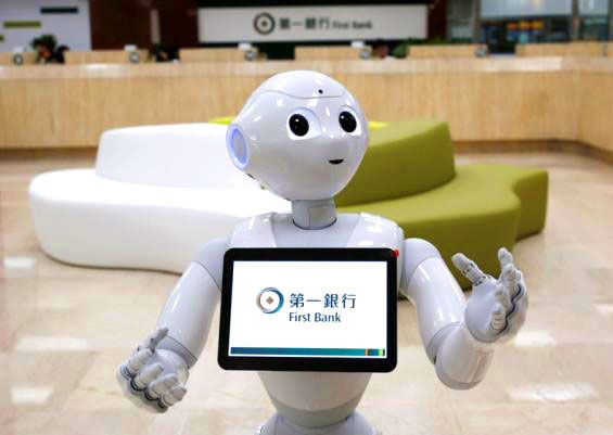 Các ngân hàng thế giới sử dụng robot, đẩy mạnh phương thức trực tuyến trong thời kỳ đại dịch