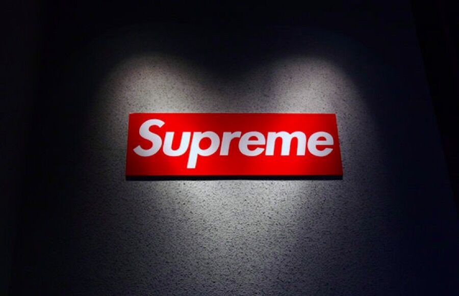 253 chiếc áo phông Supreme được bán đấu giá hơn 2 triệu USD
