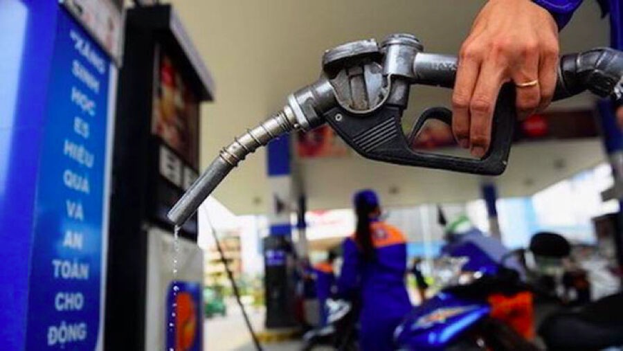 Giá xăng, dầu tăng mạnh nhất sau 8 tháng