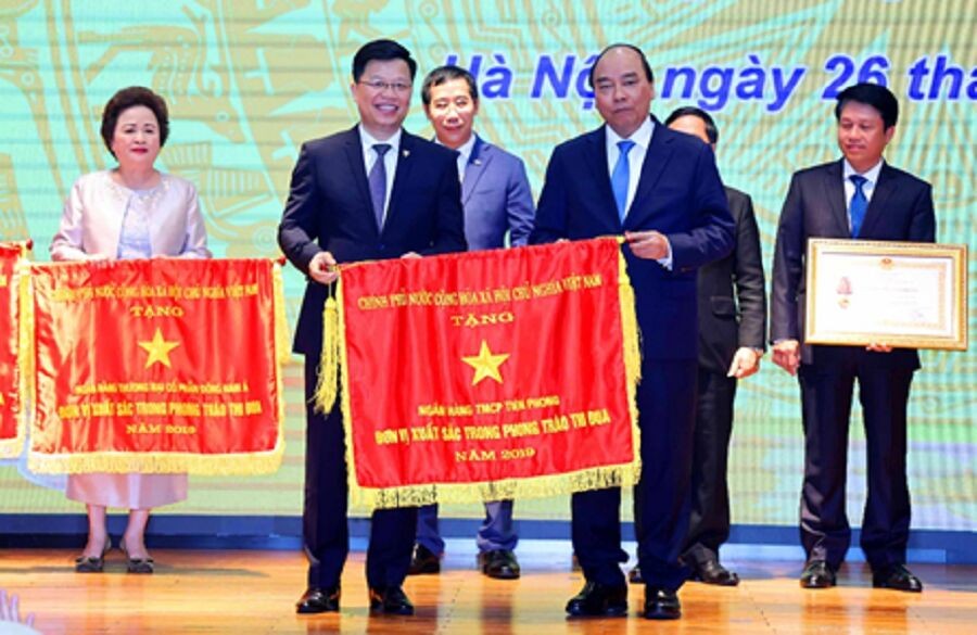 Thủ tướng Chính phủ trao tặng cờ thi đua cho TPBank