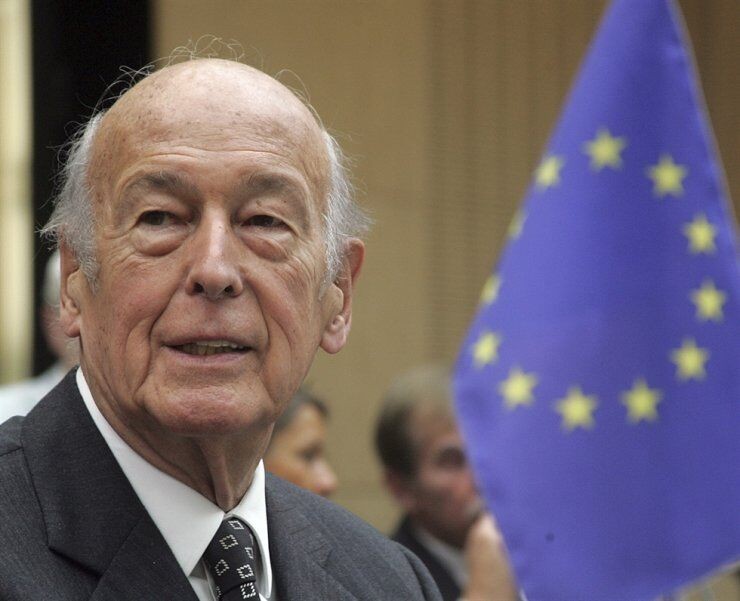 Cựu tổng thống Pháp qua đời sau khi nhiễm Covid-19