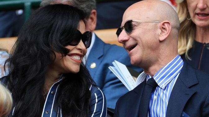 “Drama” gia đình: Tỷ phú Jeff Bezos bị chính anh trai của bạn gái đâm đơn kiện