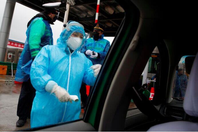 Công chúng Trung Quốc phản ứng trước cái chết của bác sĩ đưa ra cảnh báo về virus corona