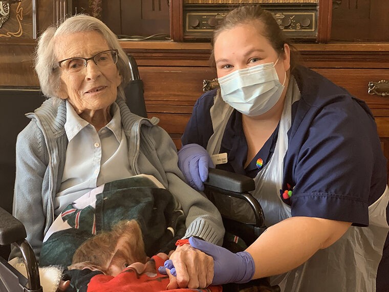 Bệnh nhân 106 tuổi nhiễm Covid-19 đã được xuất viện