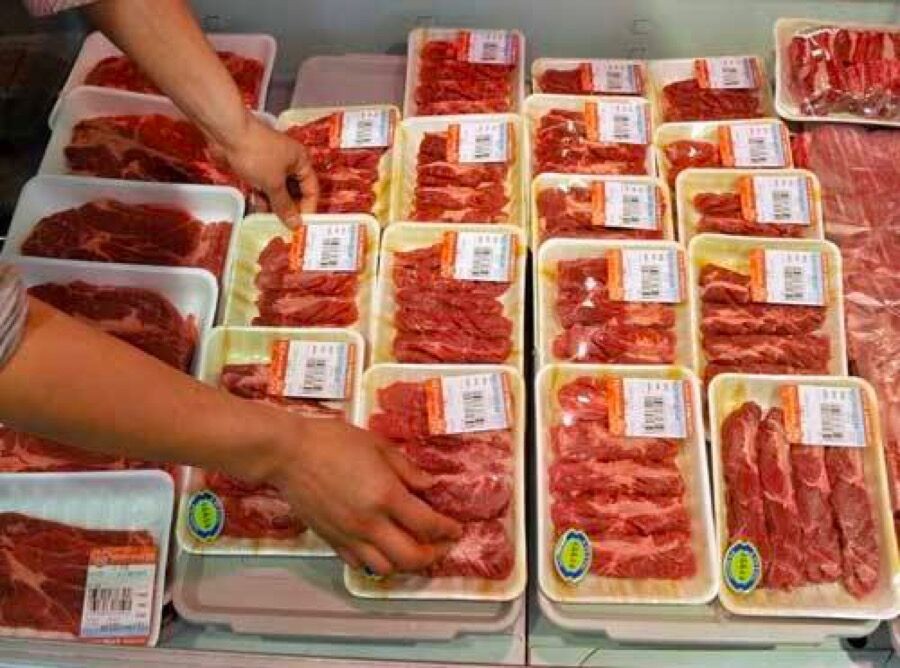 Xem xét giảm thuế nhập khẩu thịt lợn