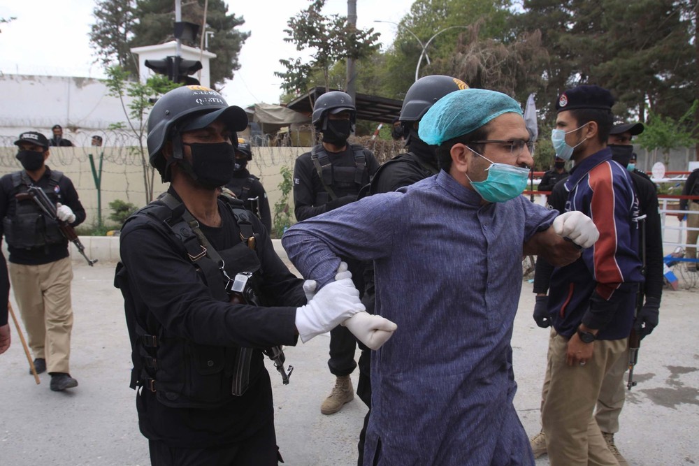 Covid-19: Các bác sĩ Pakistan bị bắt giữ sau khi tổ chức biểu tình vì thiếu thiết bị bảo vệ cá nhân PPE