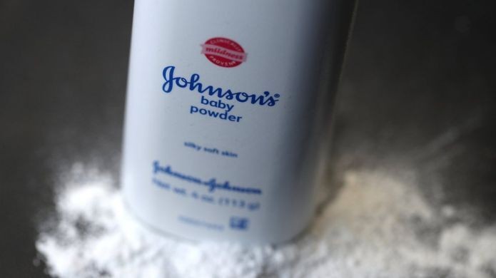Phấn rôm Johnson Baby bị ngừng bán tại Mỹ, Canada vì nghi ngờ chứa chất gây ung thư theo thử nghiệm của FDA