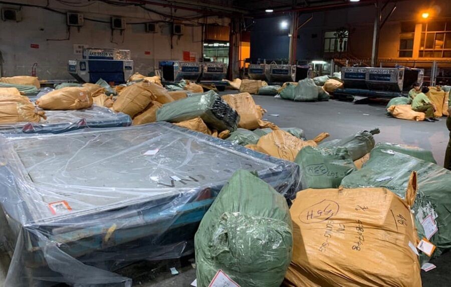 TP.HCM: Tạm giữ hơn 4 tấn hàng lậu trên chuyến bay Vietnam Airlines