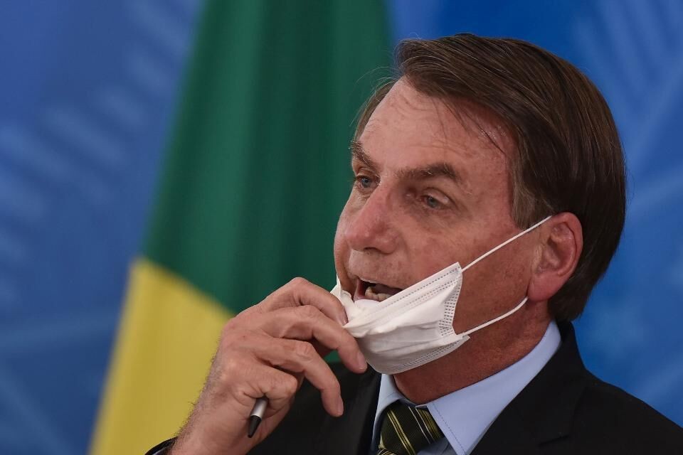 Tổng thống Brazil nhiễm Covid-19 vì "coi thường" dịch bệnh