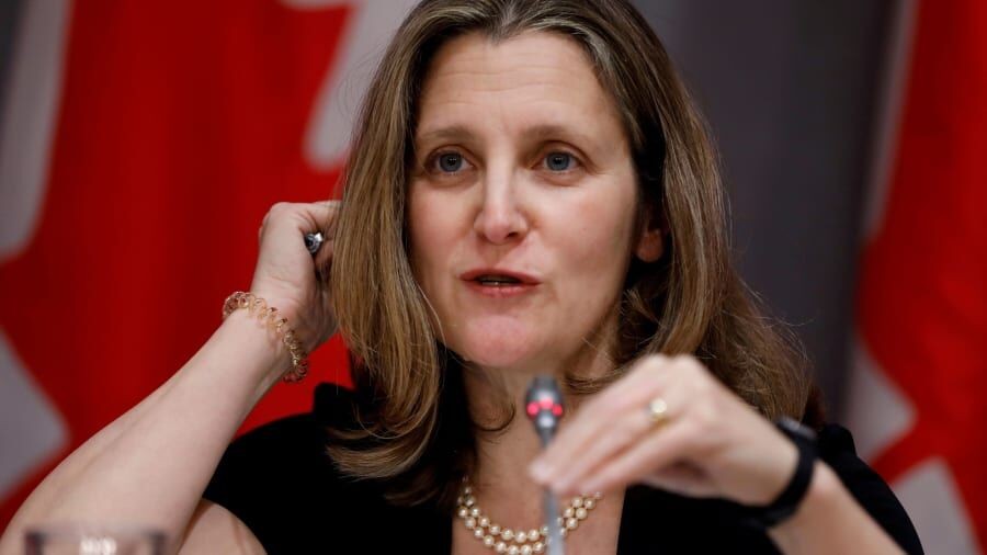 Cựu nhà báo trở thành nữ bộ trưởng tài chính đầu tiên của Canada