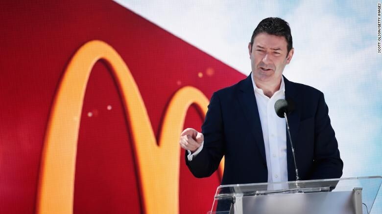 McDonald’s và trận chiến “xấu xí” với cựu CEO