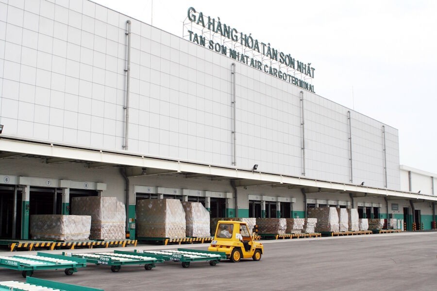 Đường hàng hoá vào sân bay Tân Sơn Nhất bị cấm, hạn chế, doanh nghiệp kêu cứu