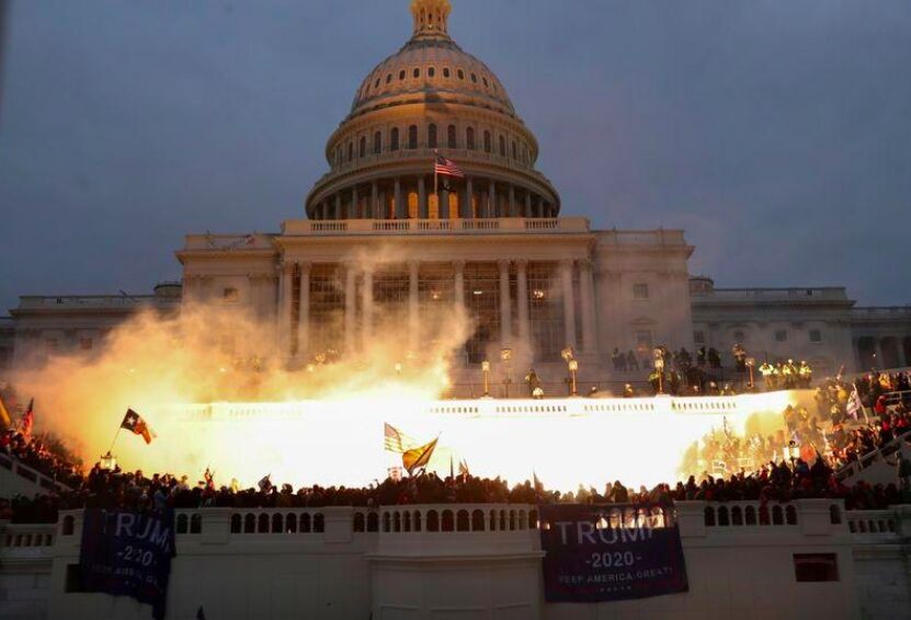 Quốc hội Mỹ tiếp tục xác nhận chiến thắng của ông Biden sau cảnh hỗn loạn tại Điện Capitol